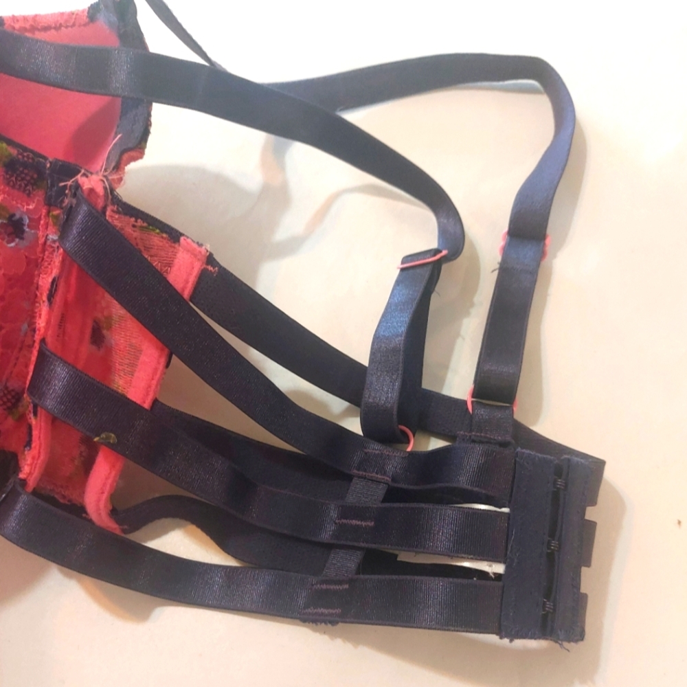 38D Strappy Lace Bra - Picture 3 of 6